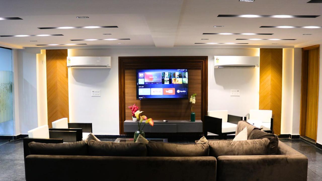 Fuji Ryokan Corporate Stays คูร์เคาน์ ภายนอก รูปภาพ