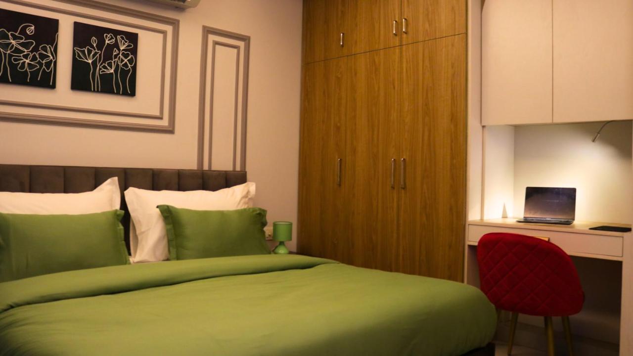 Fuji Ryokan Corporate Stays คูร์เคาน์ ภายนอก รูปภาพ