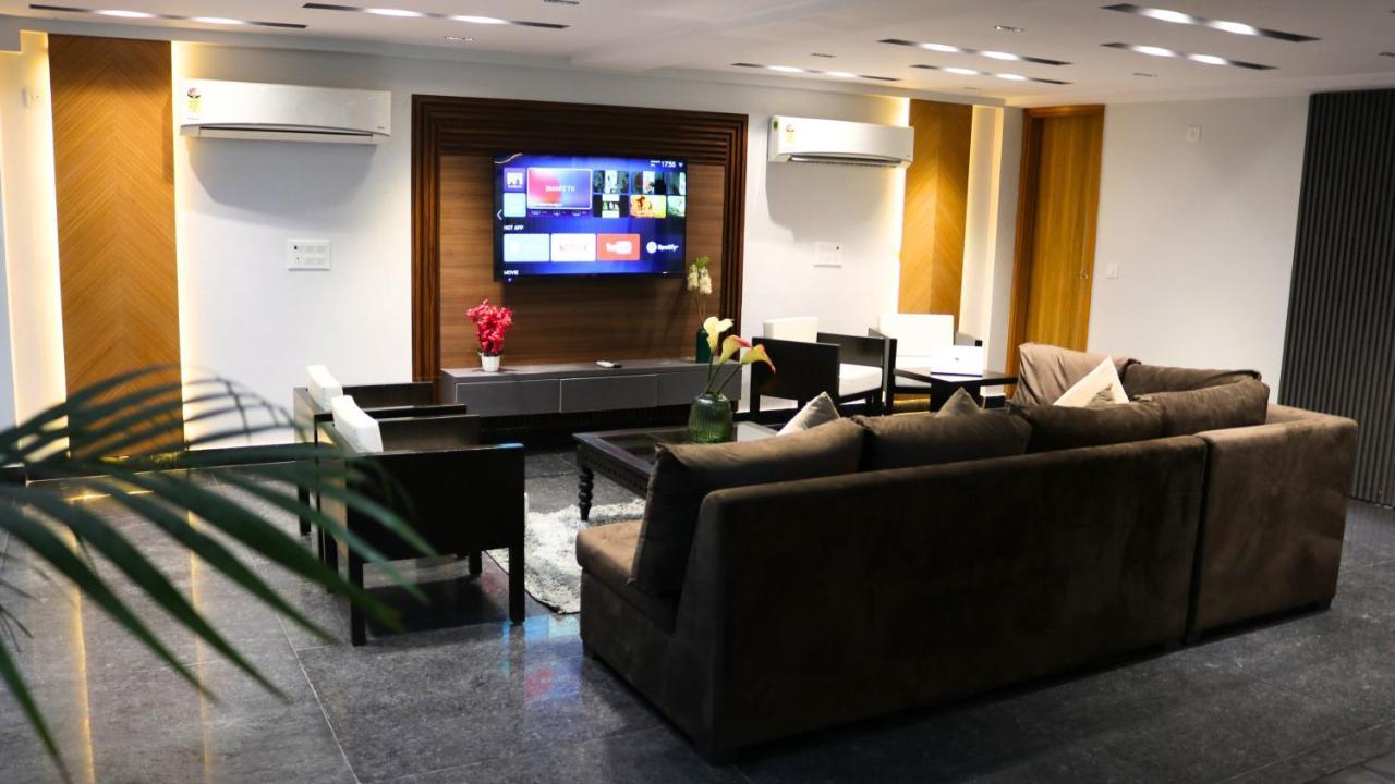 Fuji Ryokan Corporate Stays คูร์เคาน์ ภายนอก รูปภาพ
