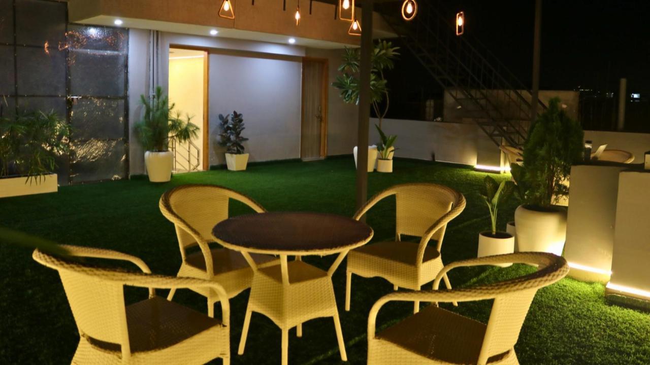 Fuji Ryokan Corporate Stays คูร์เคาน์ ภายนอก รูปภาพ
